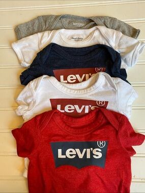 Set of 5 Bodysuits. Levi and Burt’s Bee Brand